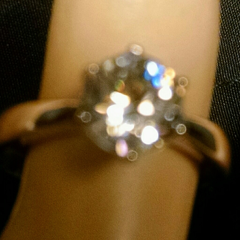 Beautiful Solitaire Shiny Diamonique Ring - image 4